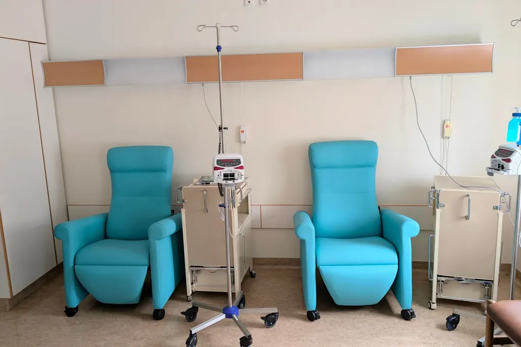 Outpatient treatment chairs